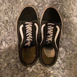 VANS SIZE 8 IN WOMEN